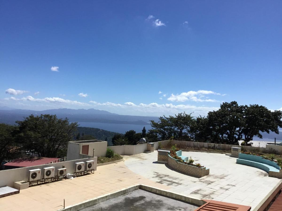 Condo With Free Swimming Pool & Viewing Deck Tagaytay City Екстериор снимка