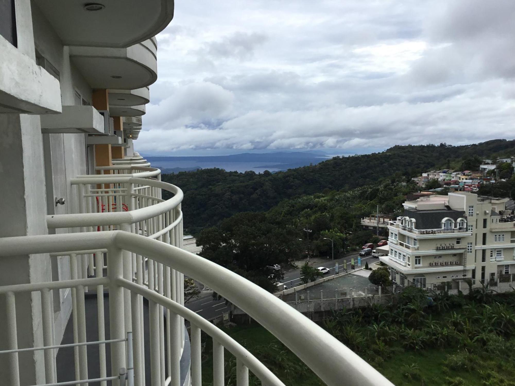 Condo With Free Swimming Pool & Viewing Deck Tagaytay City Стая снимка